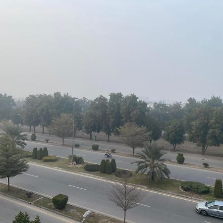 Burj Al Bahria Town Luxury Suites ลาฮอร์ ภายนอก รูปภาพ