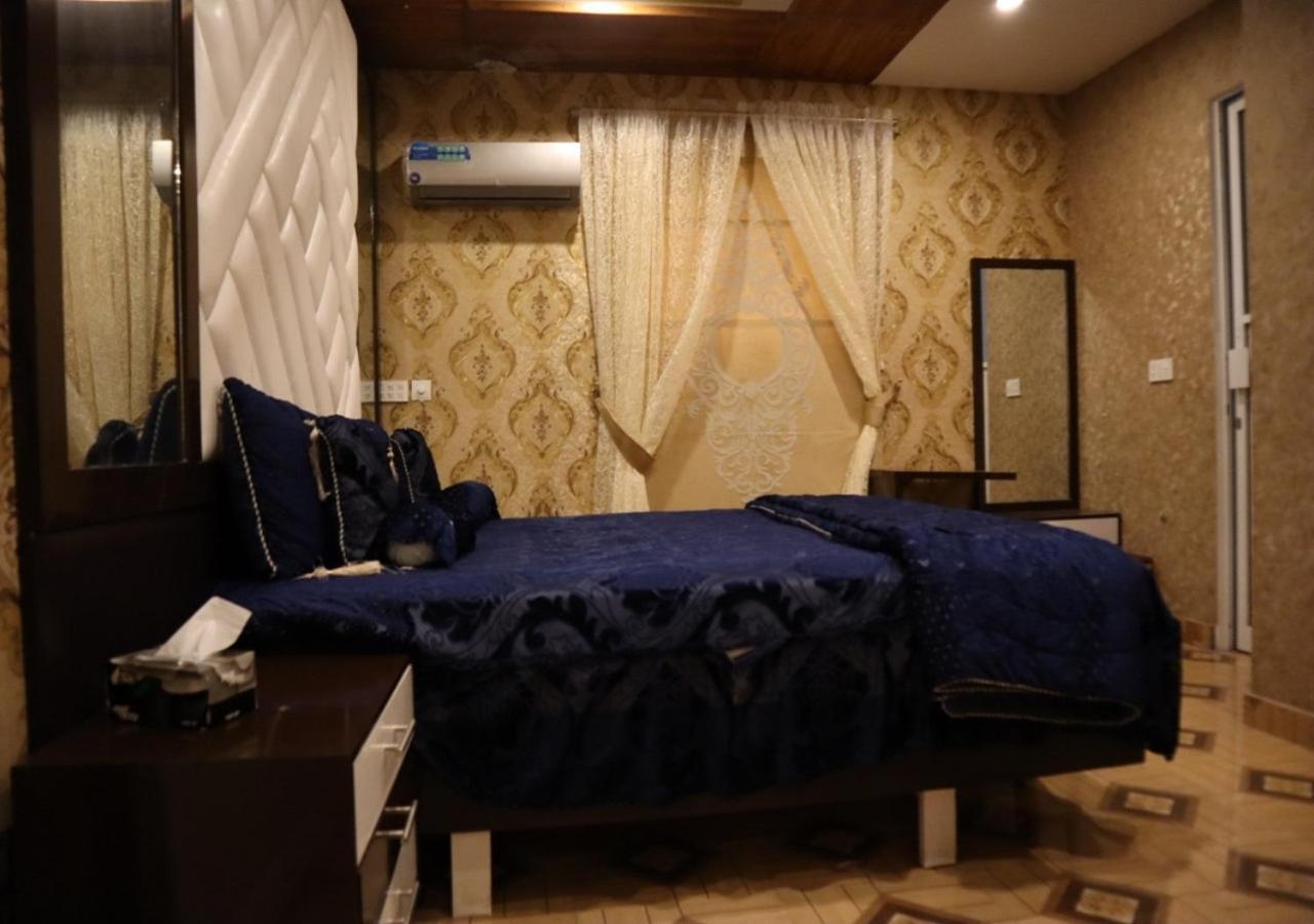 Burj Al Bahria Town Luxury Suites ลาฮอร์ ภายนอก รูปภาพ