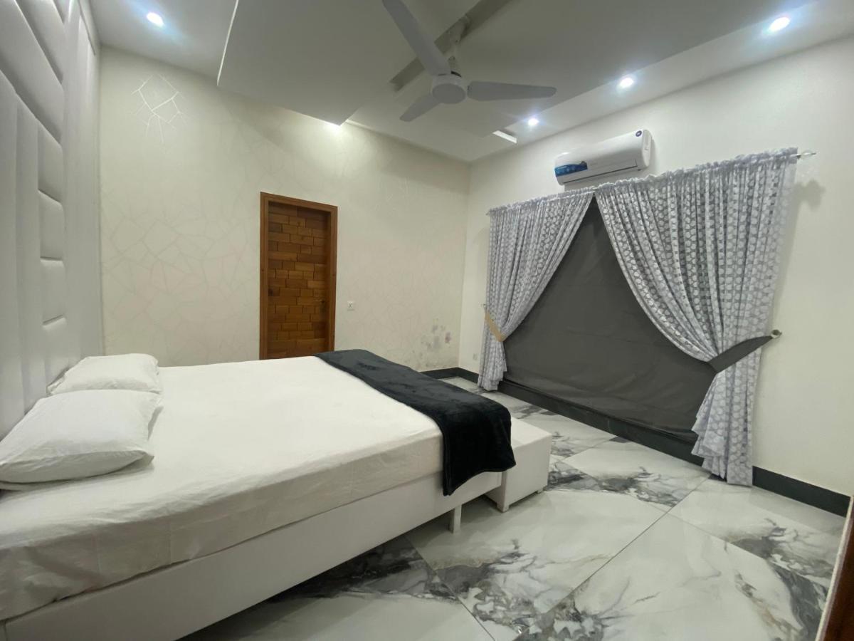Burj Al Bahria Town Luxury Suites ลาฮอร์ ภายนอก รูปภาพ
