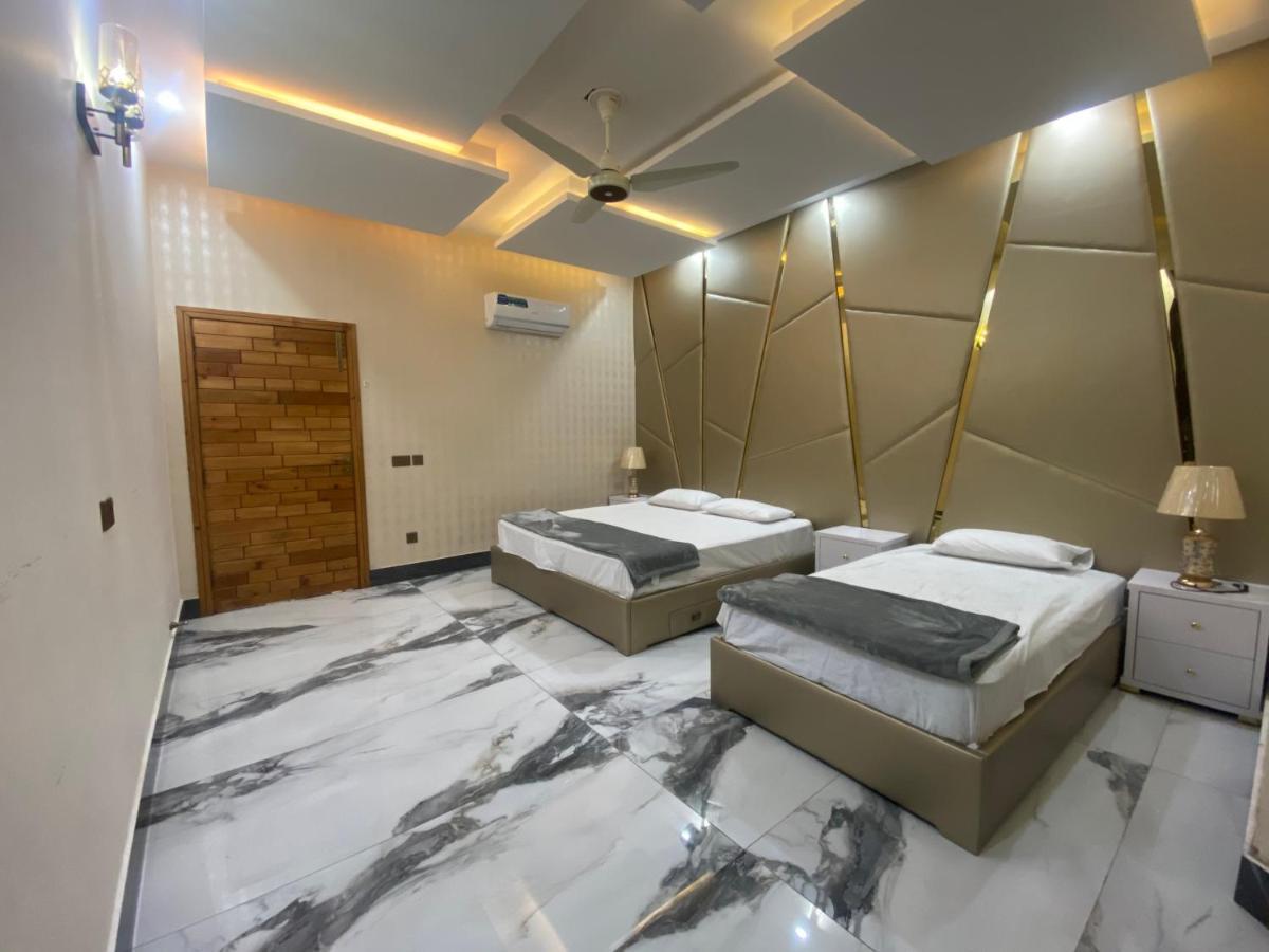 Burj Al Bahria Town Luxury Suites ลาฮอร์ ภายนอก รูปภาพ