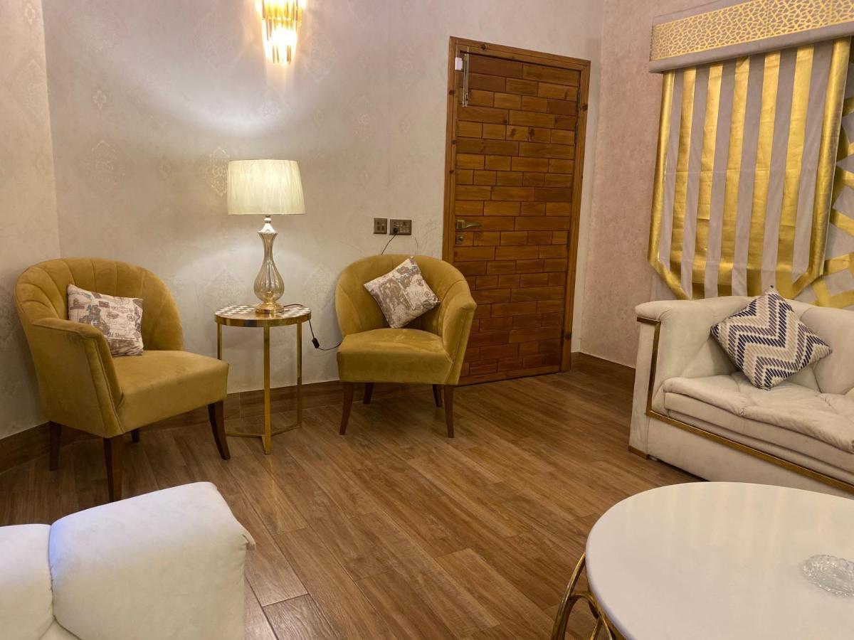Burj Al Bahria Town Luxury Suites ลาฮอร์ ภายนอก รูปภาพ