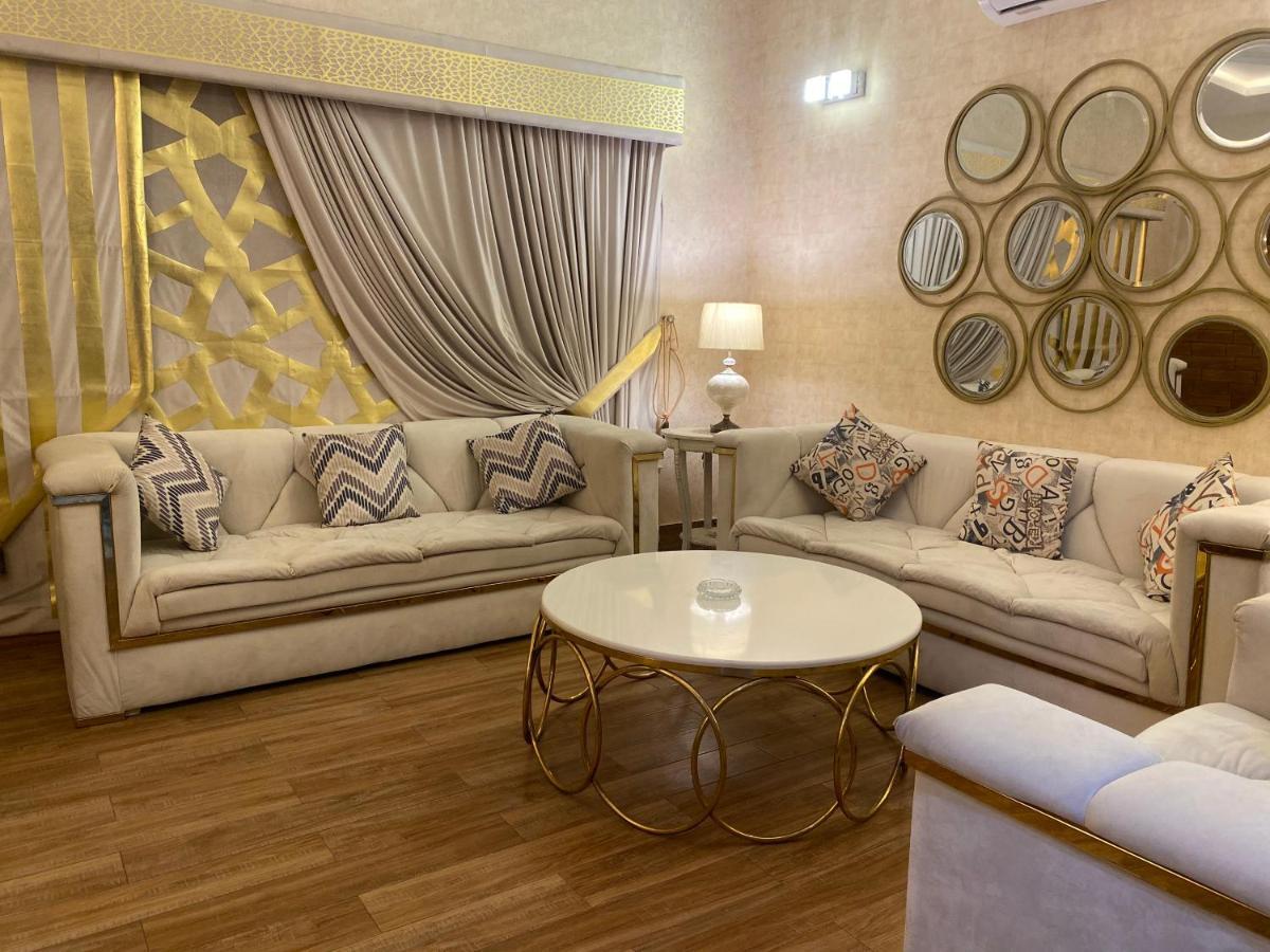 Burj Al Bahria Town Luxury Suites ลาฮอร์ ภายนอก รูปภาพ
