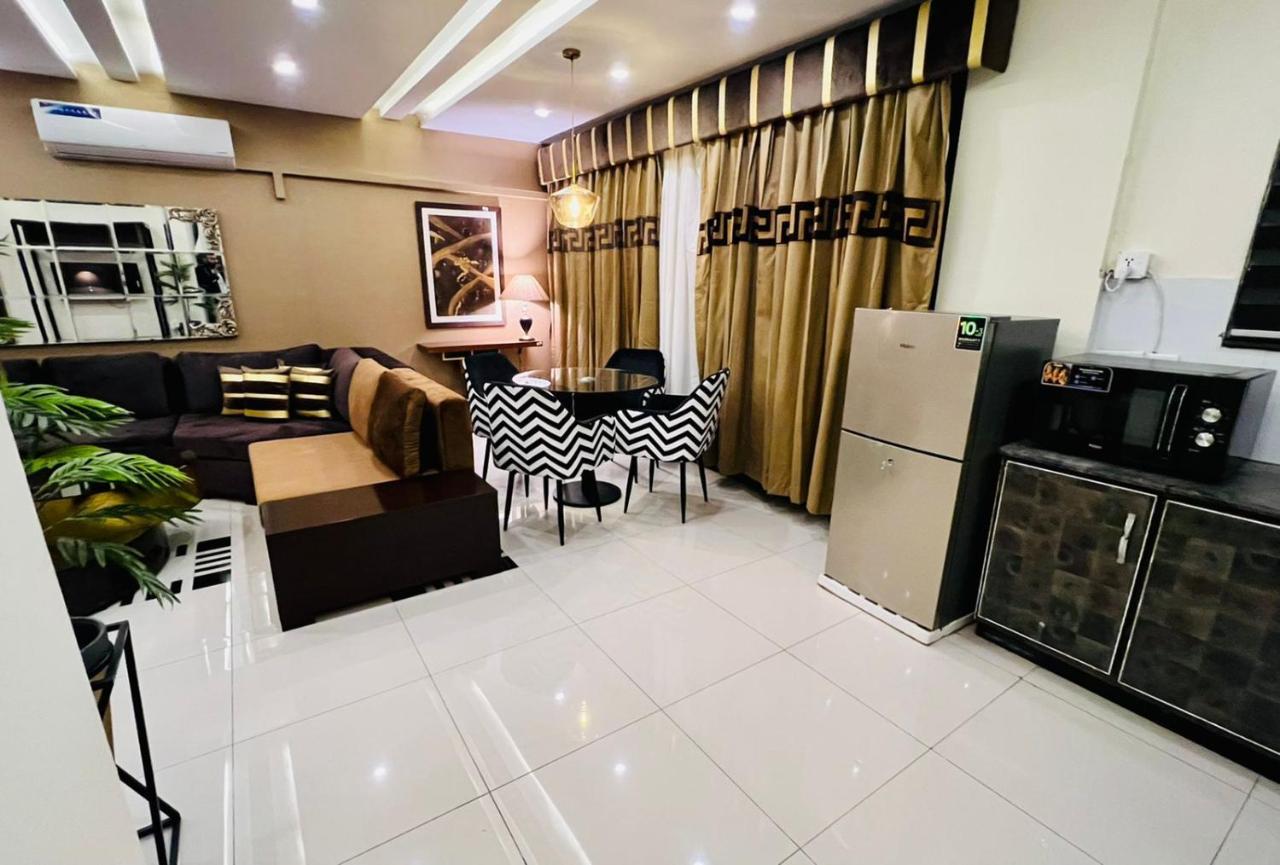 Burj Al Bahria Town Luxury Suites ลาฮอร์ ภายนอก รูปภาพ