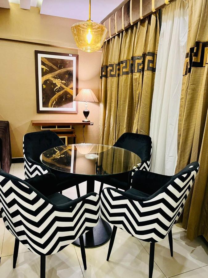 Burj Al Bahria Town Luxury Suites ลาฮอร์ ภายนอก รูปภาพ