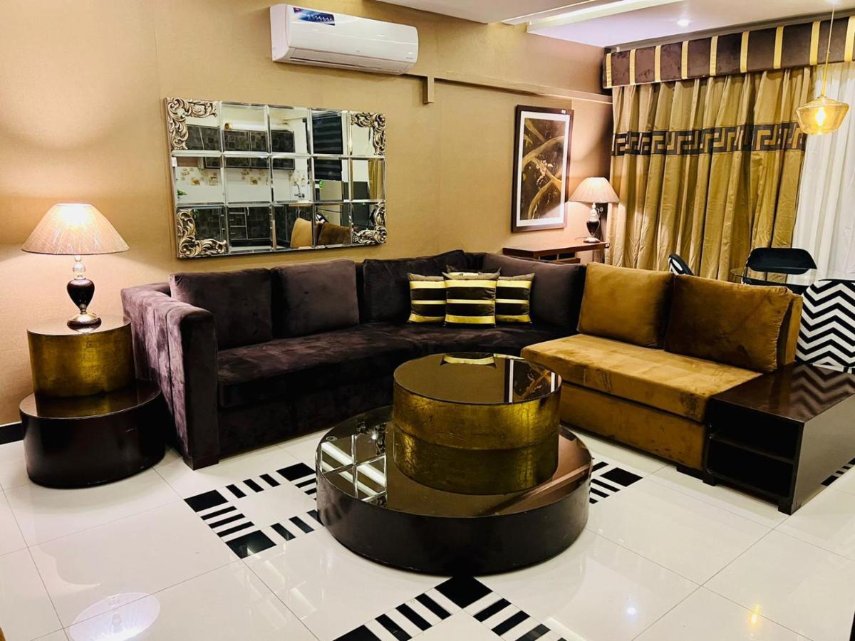 Burj Al Bahria Town Luxury Suites ลาฮอร์ ภายนอก รูปภาพ