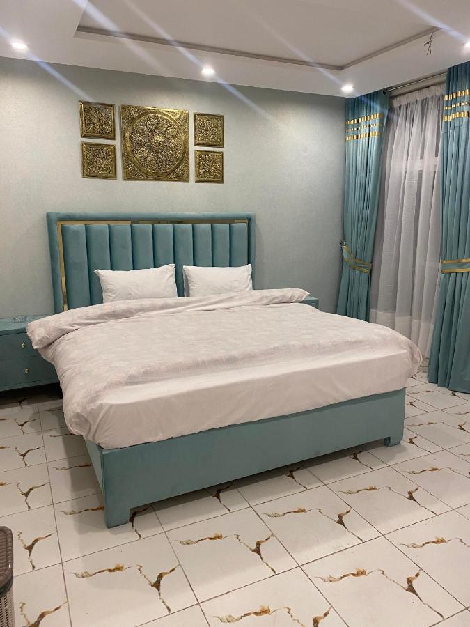 Burj Al Bahria Town Luxury Suites ลาฮอร์ ภายนอก รูปภาพ