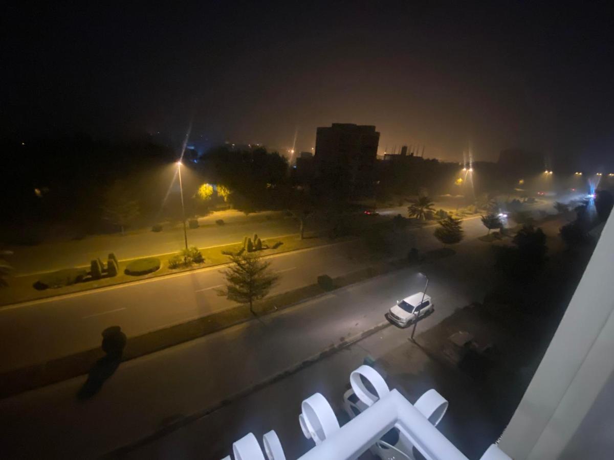 Burj Al Bahria Town Luxury Suites ลาฮอร์ ภายนอก รูปภาพ