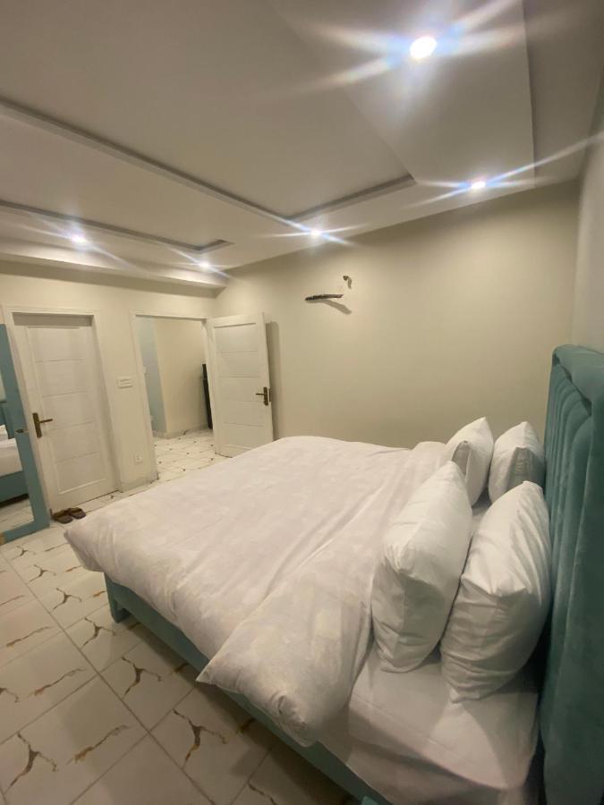 Burj Al Bahria Town Luxury Suites ลาฮอร์ ภายนอก รูปภาพ