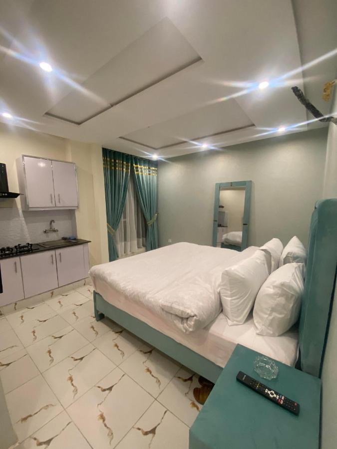 Burj Al Bahria Town Luxury Suites ลาฮอร์ ภายนอก รูปภาพ
