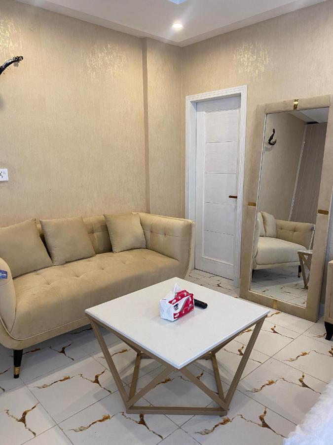 Burj Al Bahria Town Luxury Suites ลาฮอร์ ภายนอก รูปภาพ
