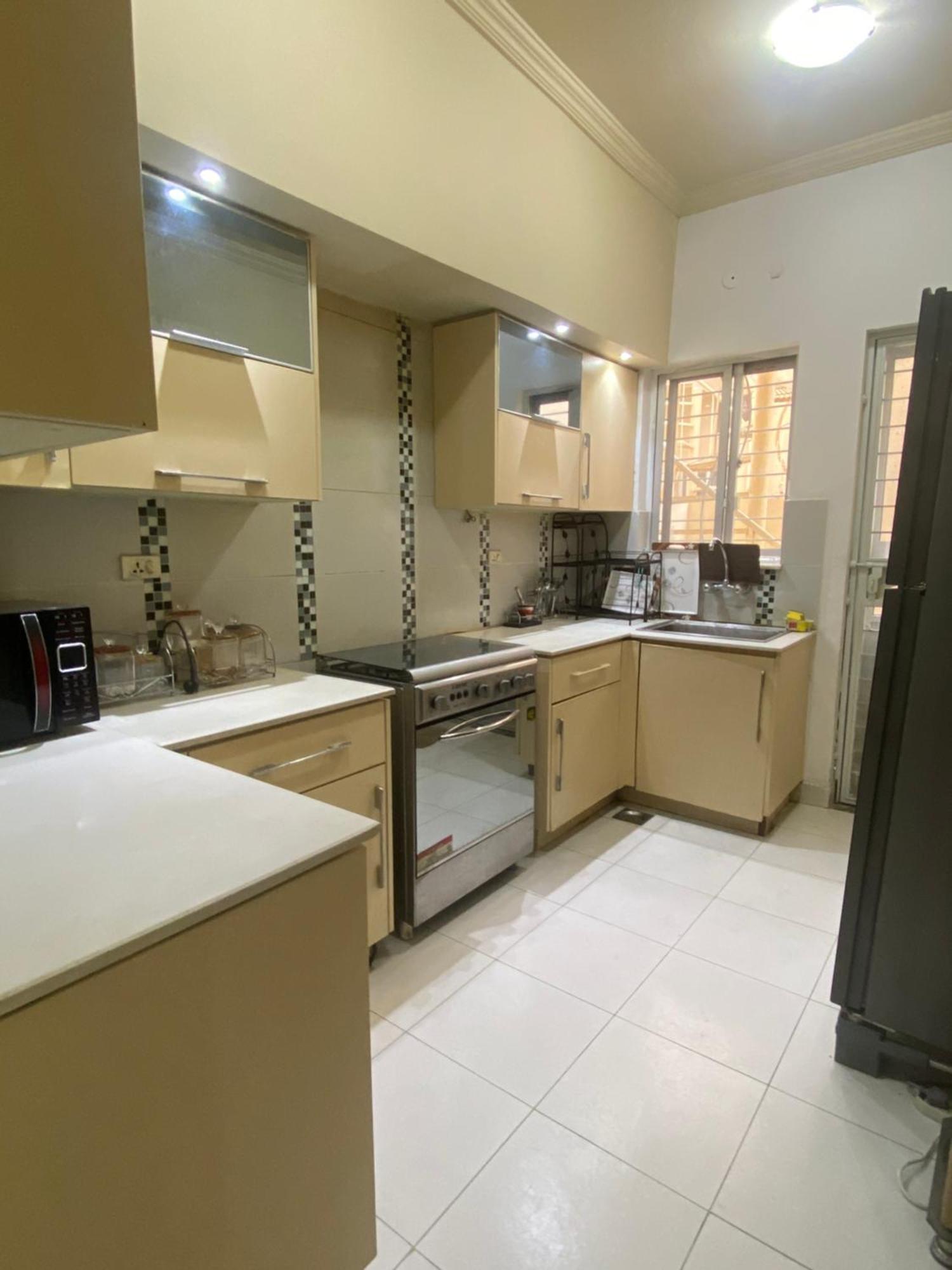Burj Al Bahria Town Luxury Suites ลาฮอร์ ภายนอก รูปภาพ