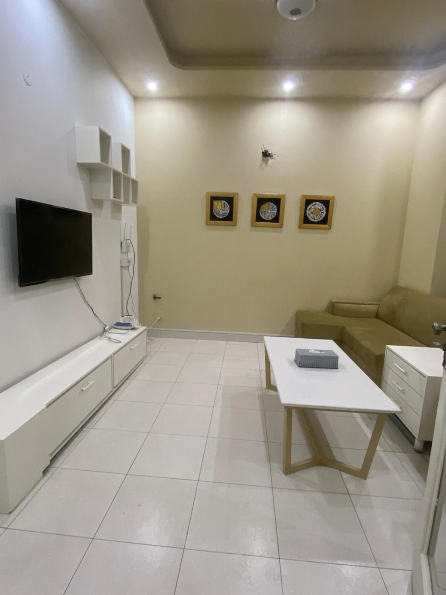 Burj Al Bahria Town Luxury Suites ลาฮอร์ ภายนอก รูปภาพ