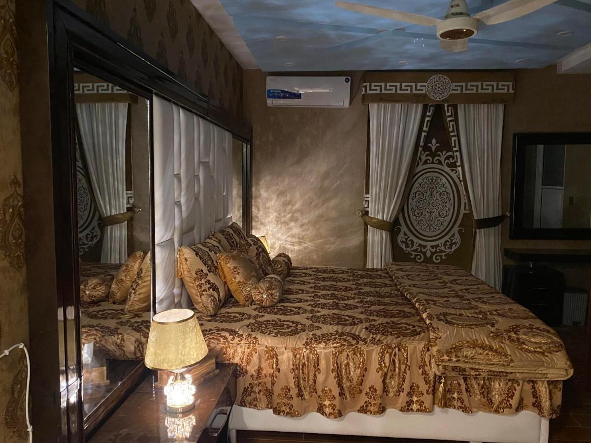 Burj Al Bahria Town Luxury Suites ลาฮอร์ ภายนอก รูปภาพ