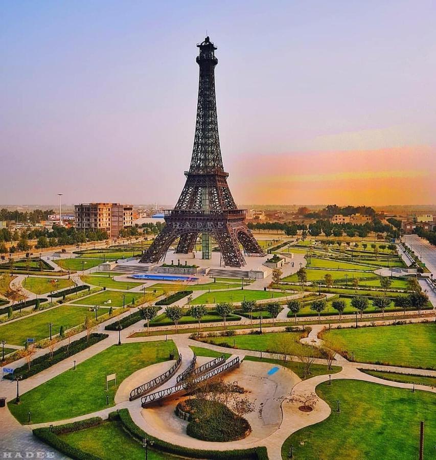 Burj Al Bahria Town Luxury Suites ลาฮอร์ ภายนอก รูปภาพ