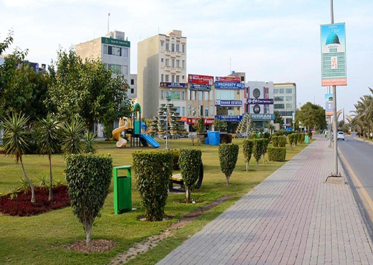 Burj Al Bahria Town Luxury Suites ลาฮอร์ ภายนอก รูปภาพ