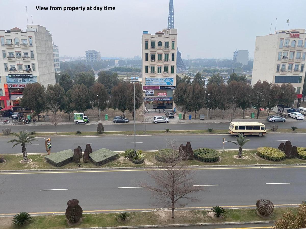Burj Al Bahria Town Luxury Suites ลาฮอร์ ภายนอก รูปภาพ