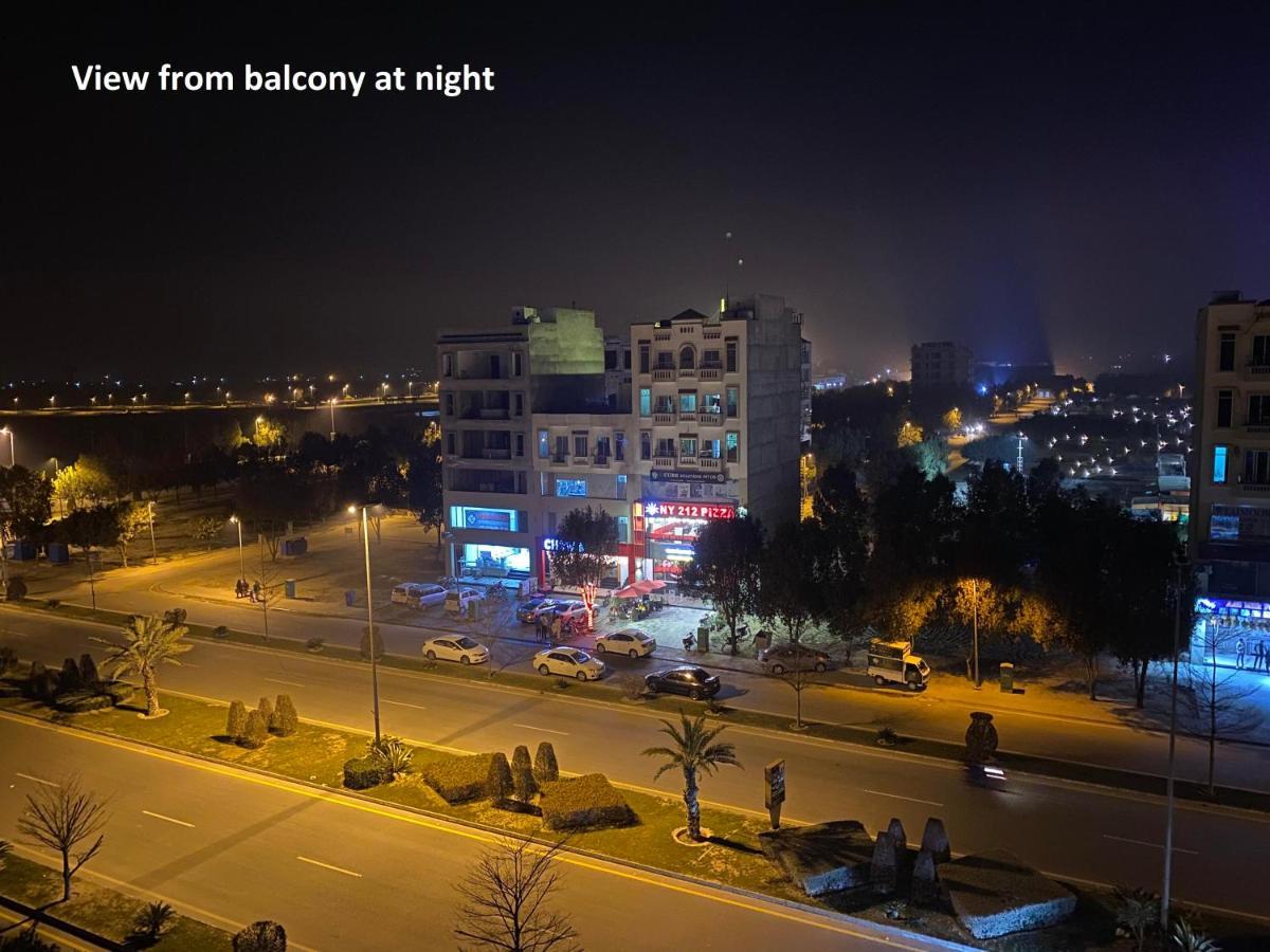 Burj Al Bahria Town Luxury Suites ลาฮอร์ ภายนอก รูปภาพ