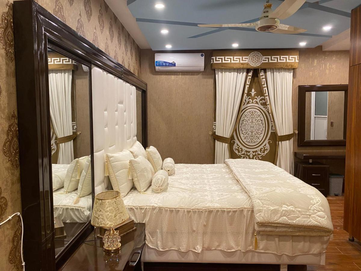 Burj Al Bahria Town Luxury Suites ลาฮอร์ ภายนอก รูปภาพ
