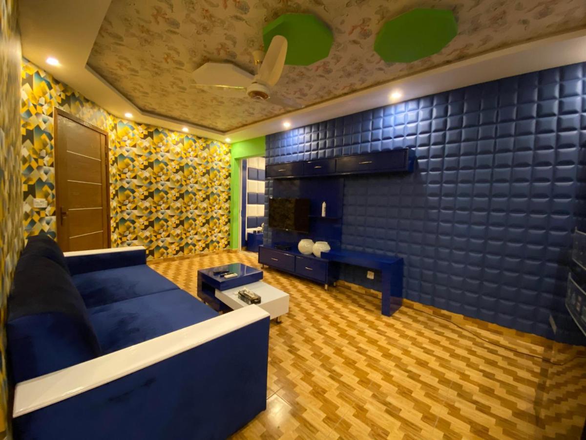 Burj Al Bahria Town Luxury Suites ลาฮอร์ ภายนอก รูปภาพ